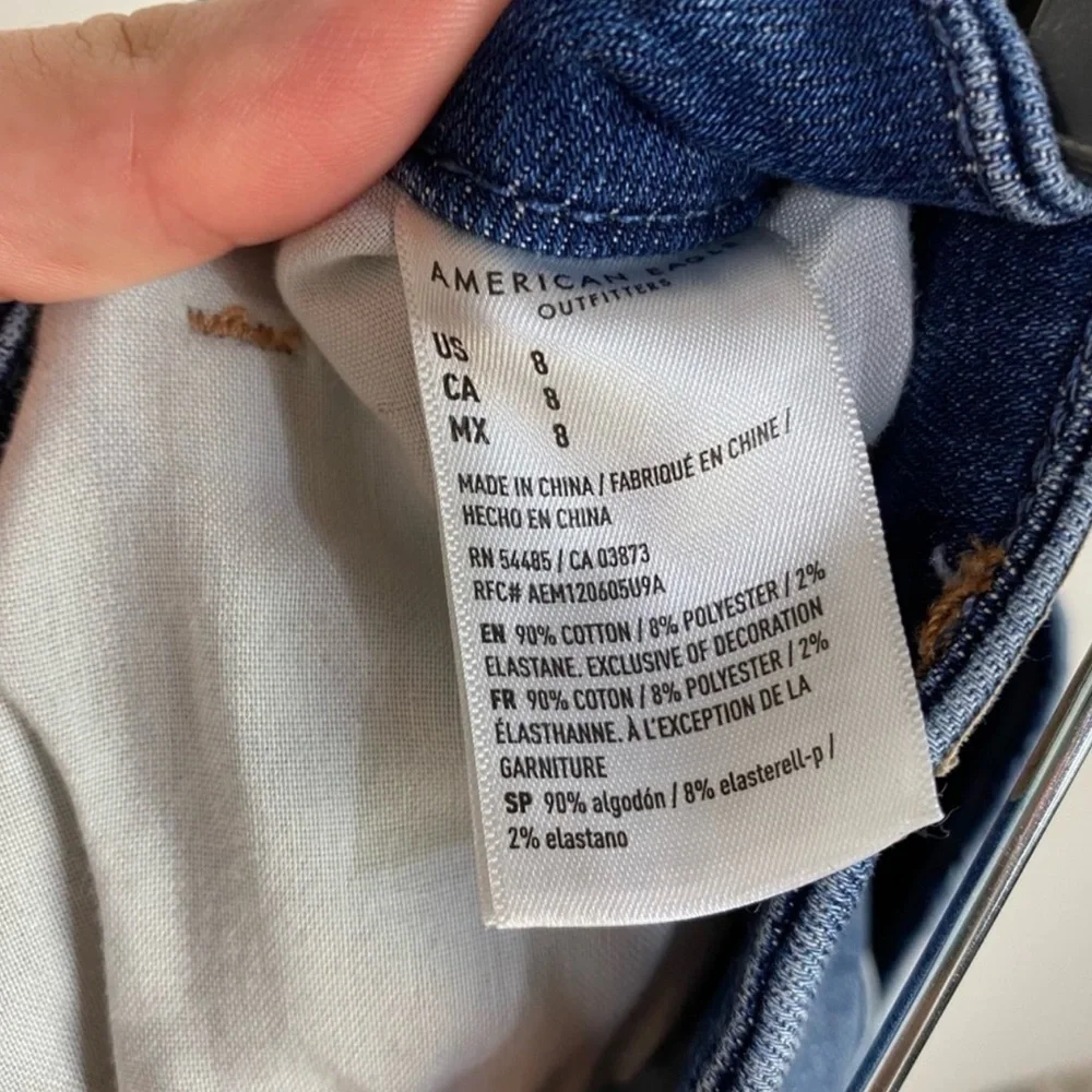 American Eagle Woman’s Tomgirl MIDI Distressed Medium Blue Denim Shorts Sz 8 - Picture 5 of 14